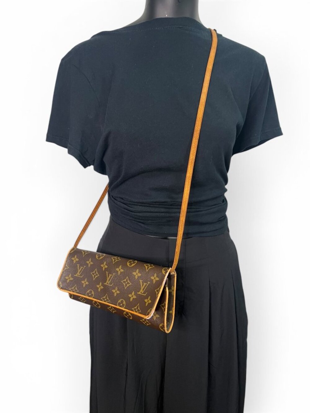 Louis Vuitton Monogram Canvas Pochette Twin GM Shoulder Bag with Strap - Picture 2 of 14